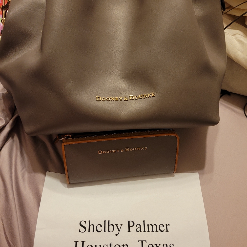 Dooney & Bourke City Large Barlow with wallet